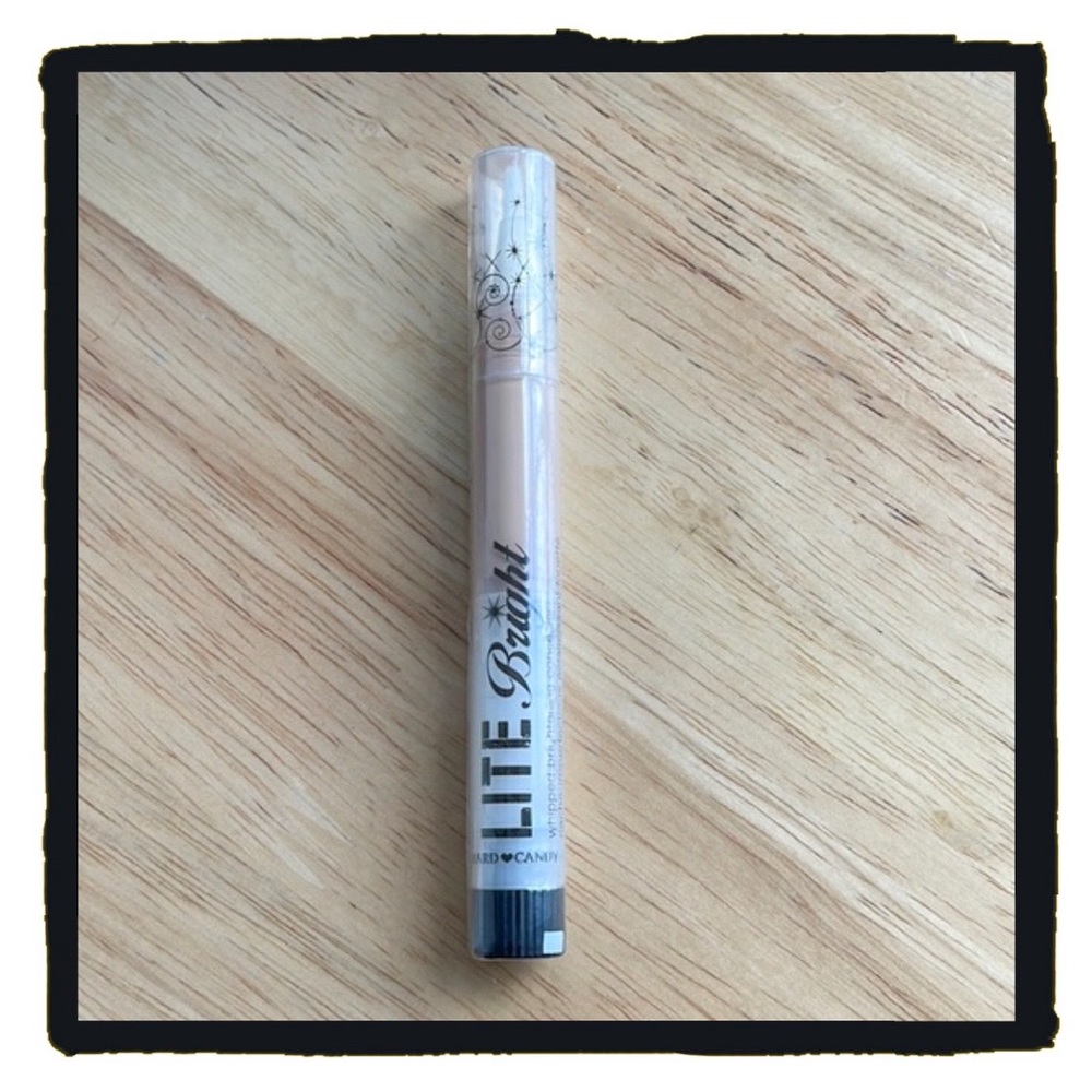 💕Hard Candy Lite Bright concealer💕